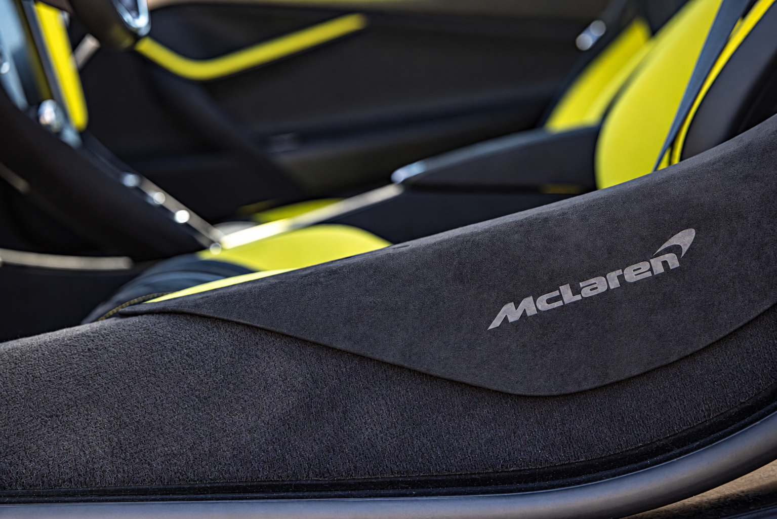 Used 2024 McLaren 750S RWD image 18