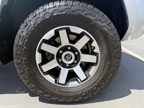 Used 2021 Toyota 4Runner TRD Off-Road Premium w/ Moonroof Package AWD/4WD image 32