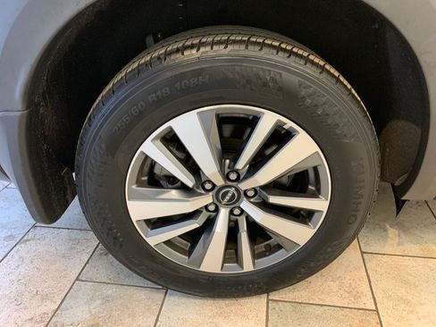 Used 2024 Nissan Pathfinder SL AWD/4WD image 10