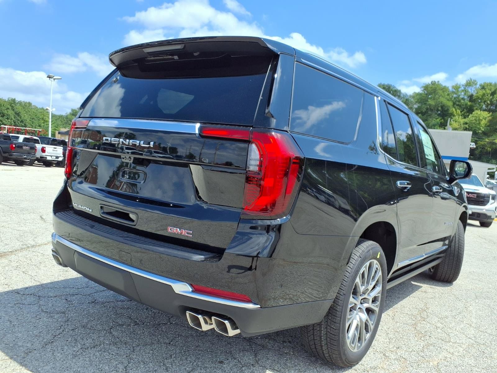 New 2026 GMC Yukon Denali w/ Denali Reserve Package AWD/4WD image 23