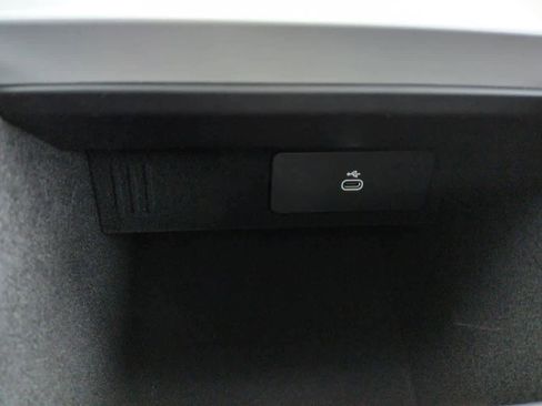 New 2026 Land Rover Range Rover Long Wheelbase SE image 33