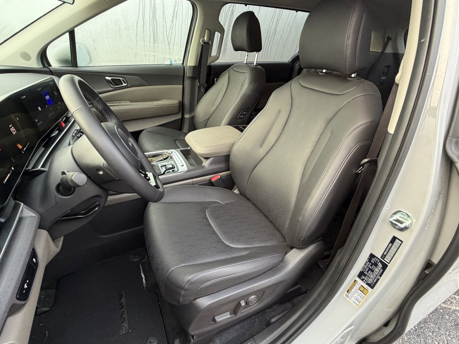 Used 2026 Kia Carnival EX FWD image 11