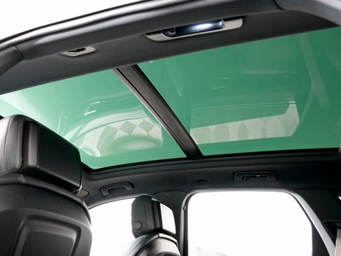 Certified 2022 Porsche Cayenne Platinum Edition image 18