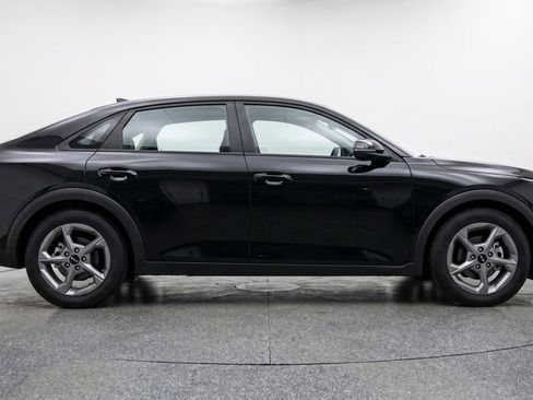 Used 2025 Kia K4 LXS image 11