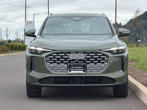 Used 2025 Audi Q5 Premium w/ Convenience Package image 8