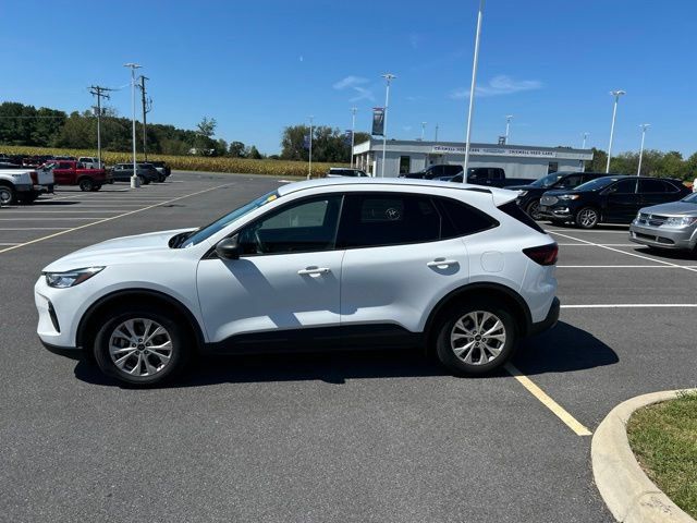 Used 2025 Ford Escape Active FWD image 2