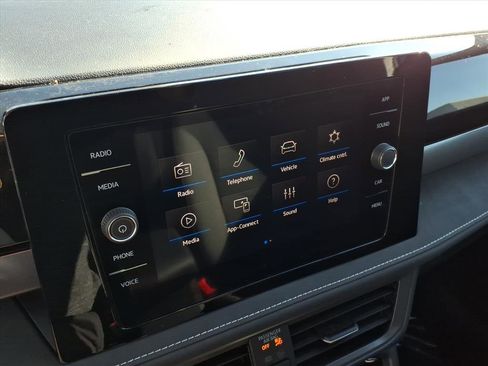 New 2026 Volkswagen Taos SE image 18