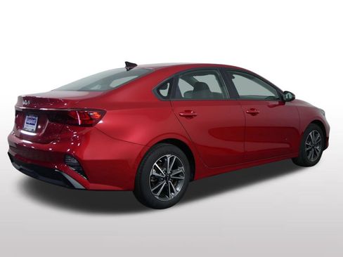 Used 2024 Kia Forte LXS w/ LXS Technology Package FWD image 11