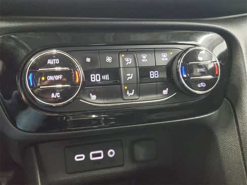 Used 2020 Buick Encore GX Essence image 24