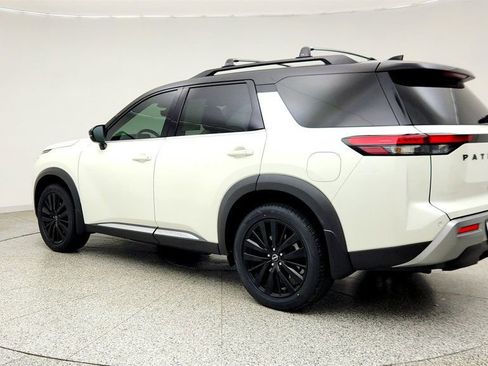 Used 2023 Nissan Pathfinder Platinum FWD image 7
