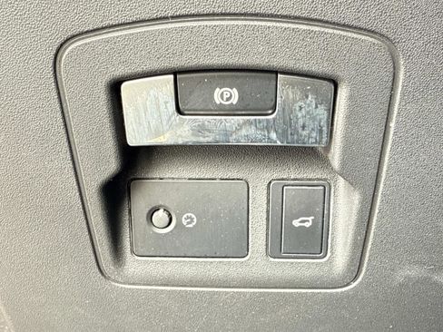 Used 2020 Land Rover Range Rover Velar S image 31