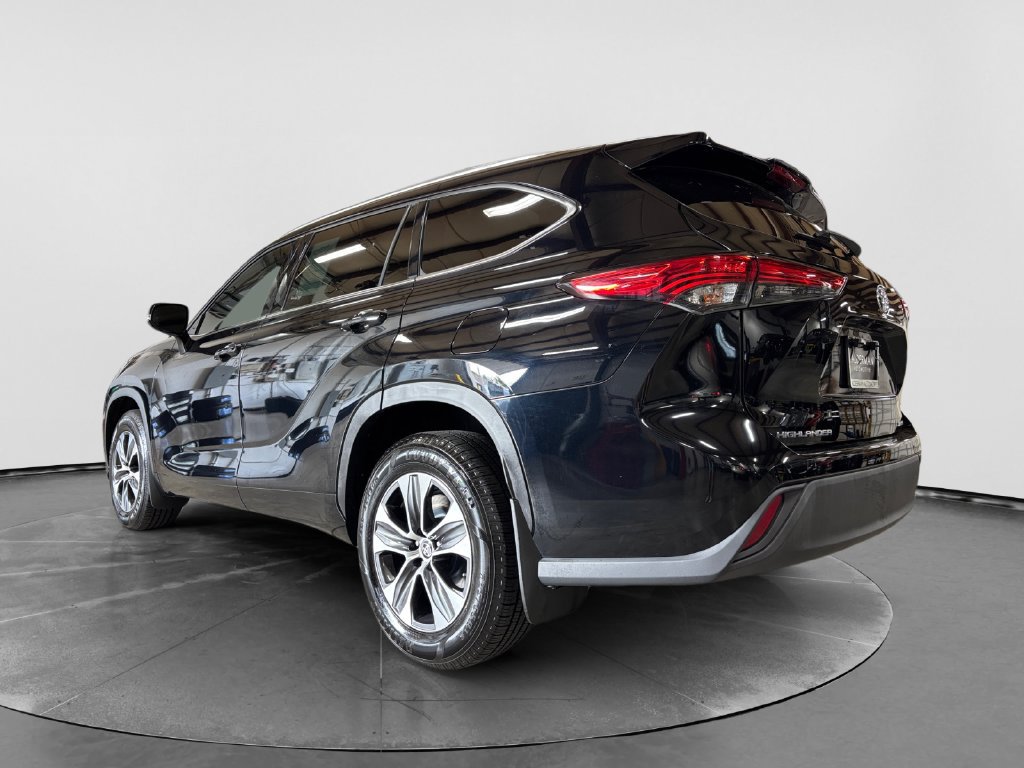 Used 2021 Toyota Highlander XLE AWD/4WD image 27