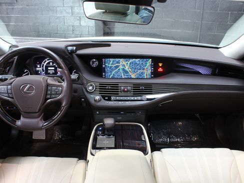 Used 2020 Lexus LS 500 w/ Luxury Package image 32