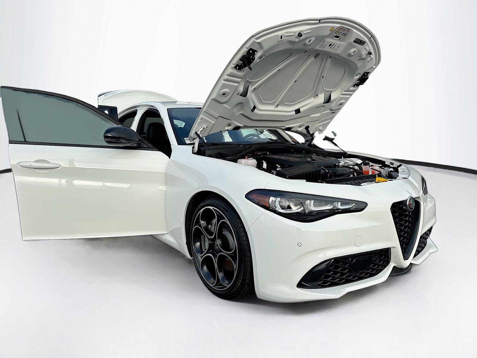 Used 2025 Alfa Romeo Giulia w/ Driving Assist Package RWD image 39