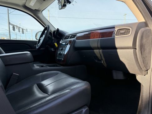 Used 2013 Chevrolet Suburban LT w/ Luxury Package image 16