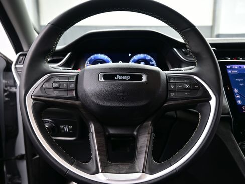 Used 2024 Jeep Grand Cherokee Limited image 23