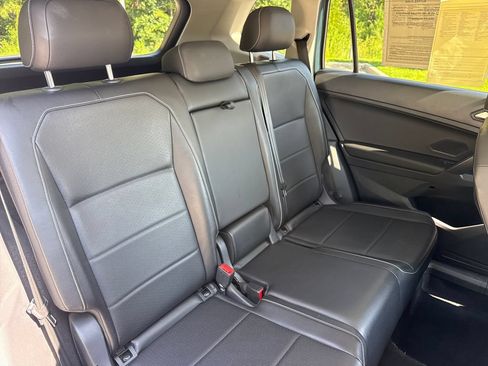 Used 2021 Volkswagen Tiguan SEL AWD/4WD image 34