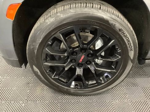 Used 2022 GMC Yukon XL Denali image 2