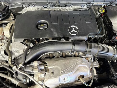 Used 2023 Mercedes-Benz GLB 250 image 40