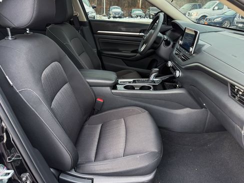 Certified 2022 Nissan Altima 2.5 SV w/ SV Premium Package image 9