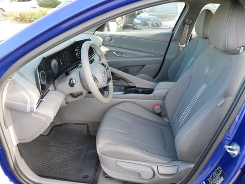 Used 2023 Hyundai Elantra SEL w/ Convenience Package image 16