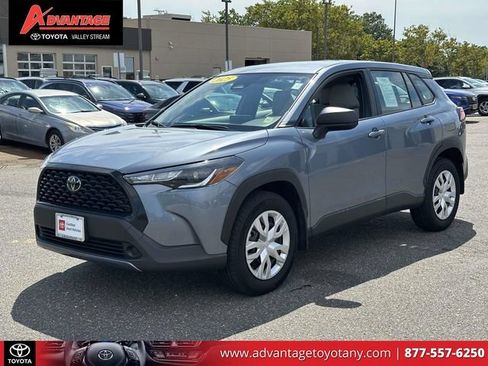 Certified 2025 Toyota Corolla Cross L AWD/4WD image 4