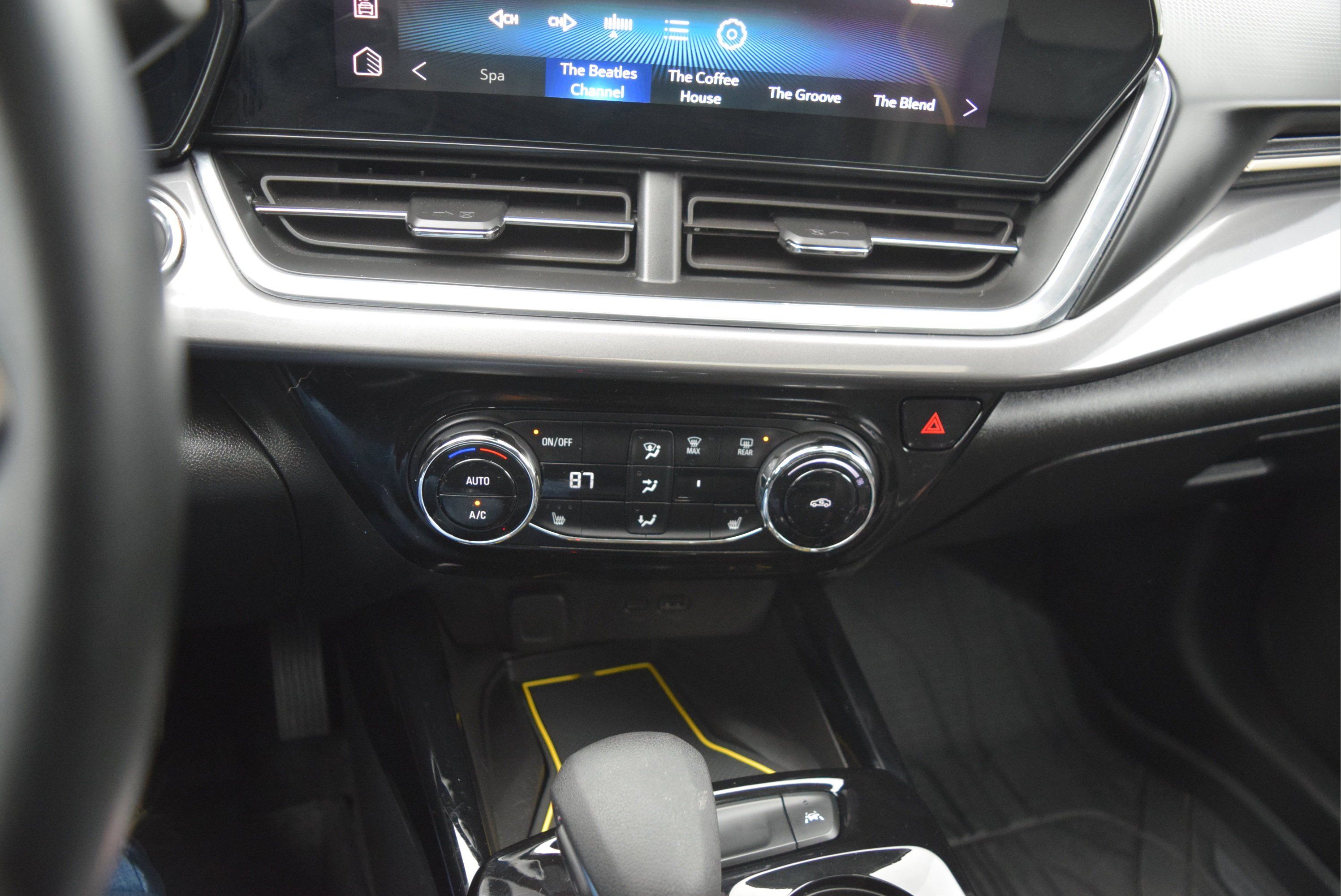 Used 2024 Chevrolet Trax ACTIV w/ Sunroof Package FWD image 18