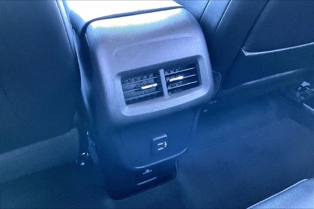 Used 2024 GMC Terrain SLT AWD/4WD image 10