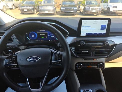 Used 2022 Ford Escape Titanium AWD/4WD image 28