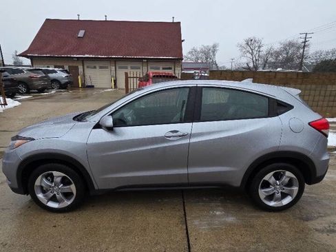 Used 2021 Honda HR-V LX image 1