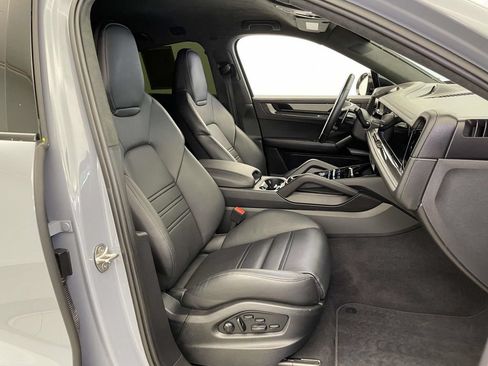 Certified 2024 Porsche Cayenne Turbo GT AWD/4WD image 22