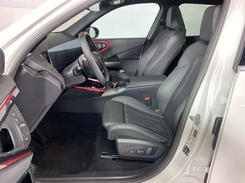 Used 2025 BMW X3 xDrive30i w/ Premium Package image 8