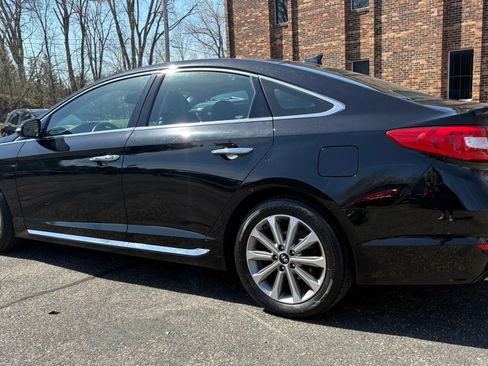 Used 2016 Hyundai Sonata Limited w/ Option Group 04 FWD image 6