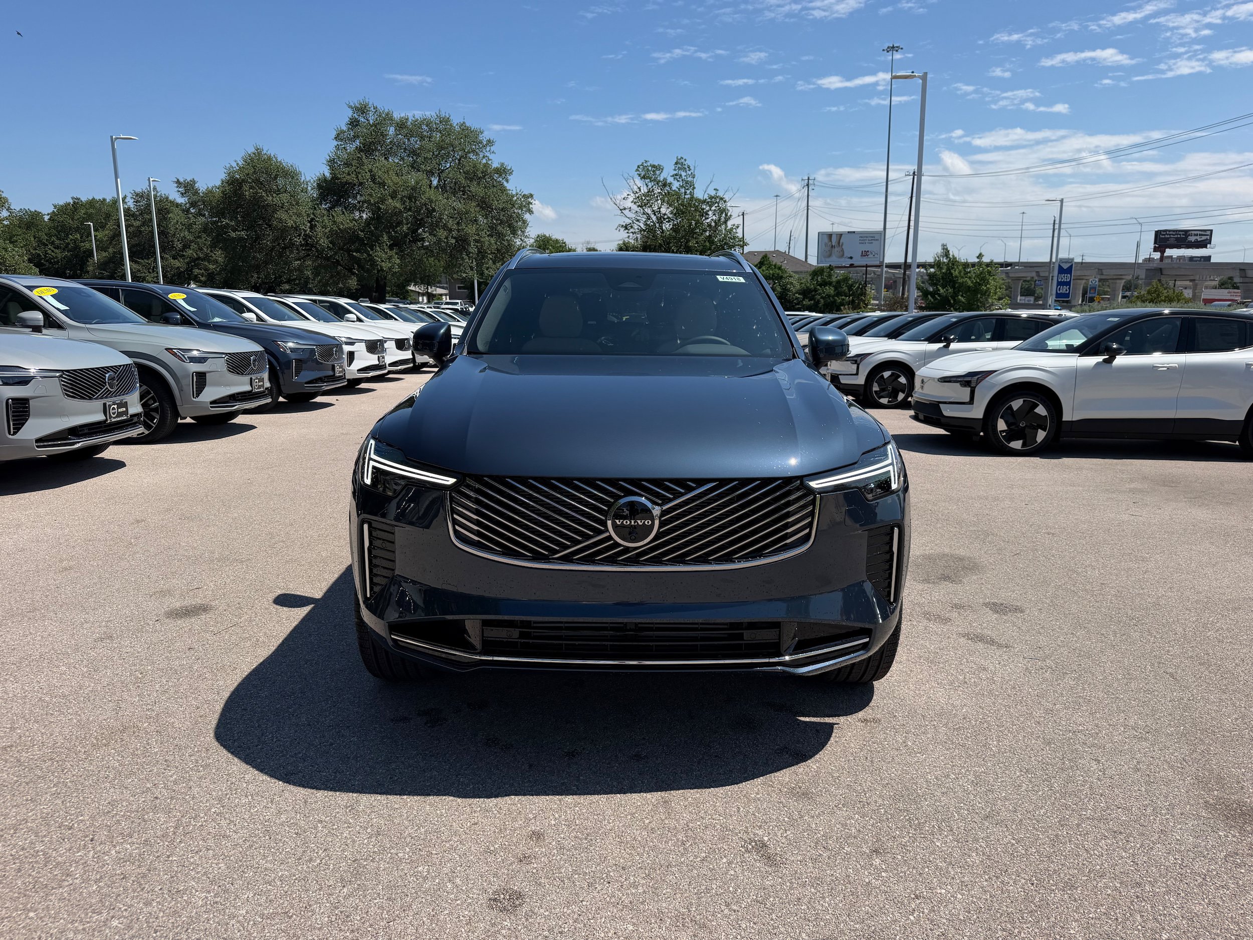 New 2026 Volvo XC90 T8 Plus w/ Protection Package Premier AWD/4WD image 6