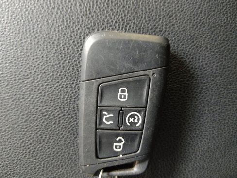 Used 2023 Volkswagen Jetta SE FWD image 32