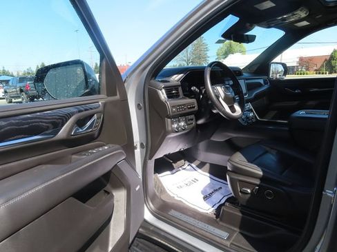 Used 2024 GMC Yukon XL Denali w/ Advanced Technology Package AWD/4WD image 18