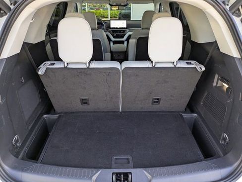 Certified 2025 Ford Explorer Platinum w/ LUX Leather Package image 22