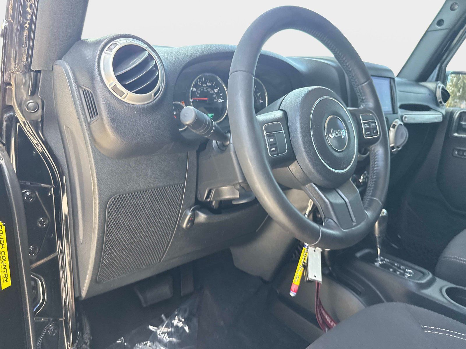 Used 2017 Jeep Wrangler Unlimited Sahara AWD/4WD image 17