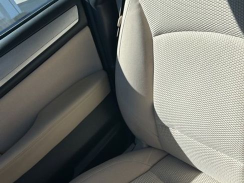 Used 2018 Subaru Outback 2.5i Premium image 7