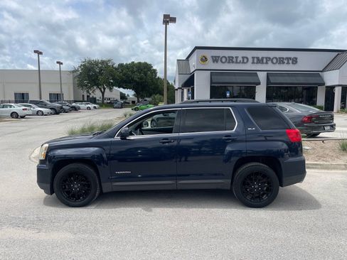 Used 2017 GMC Terrain SLE w/ Driver Alert Package I FWD image 2