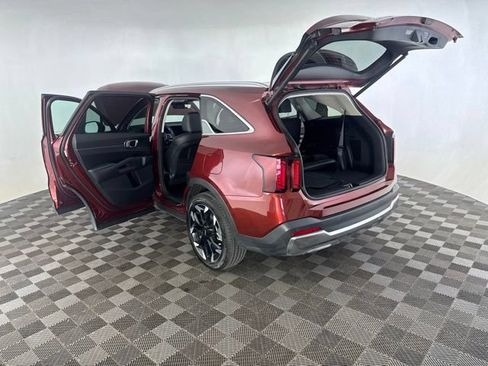 Certified 2025 Kia Sorento EX w/ Panoramic Sunroof Package FWD image 18