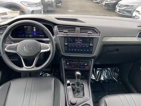 Used 2022 Volkswagen Tiguan SE AWD/4WD image 12