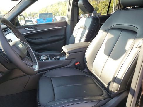 New 2025 Jeep Grand Cherokee Limited image 18