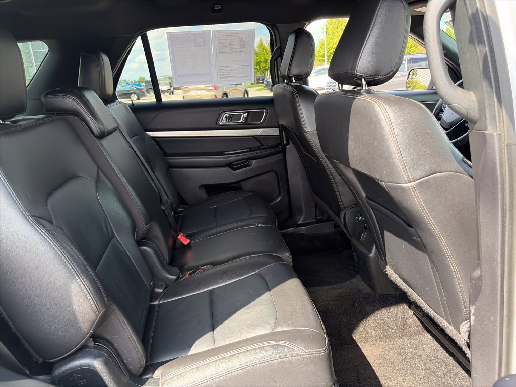 Used 2018 Ford Explorer XLT w/ Equipment Group 202A FWD image 29