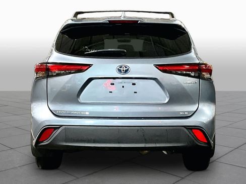 Used 2022 Toyota Highlander XLE AWD/4WD image 5