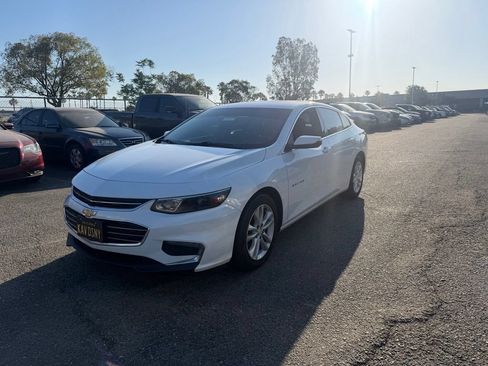 Used 2018 Chevrolet Malibu LT FWD image 1
