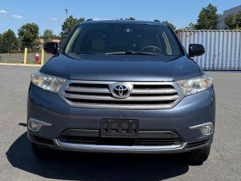 Used 2012 Toyota Highlander Limited w/ Tow Pkg AWD/4WD image 5