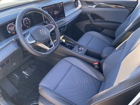 New 2026 Volkswagen Tiguan SE FWD image 14