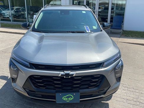 Used 2025 Chevrolet Trax ACTIV w/ Sunroof Package FWD image 2