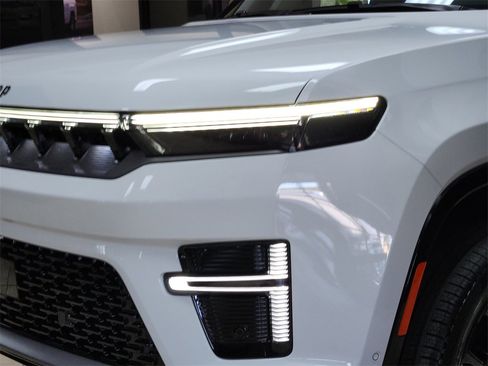 New 2026 Jeep Grand Wagoneer L Summit image 7